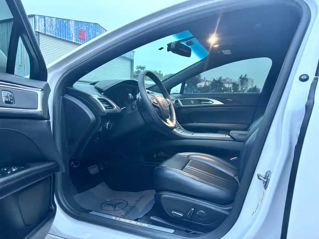 Lincoln MKZ — миниатюра 7