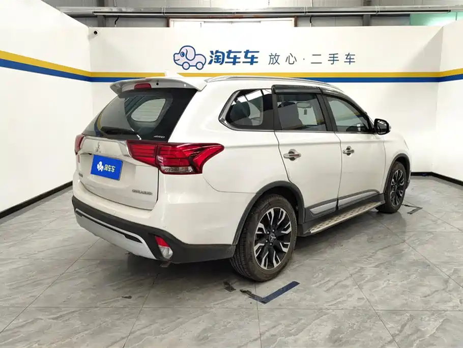 MITSUBISHI OUTLANDER