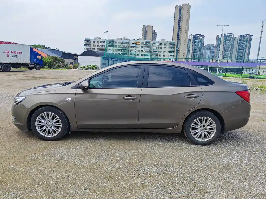 Buick Excelle — миниатюра 4