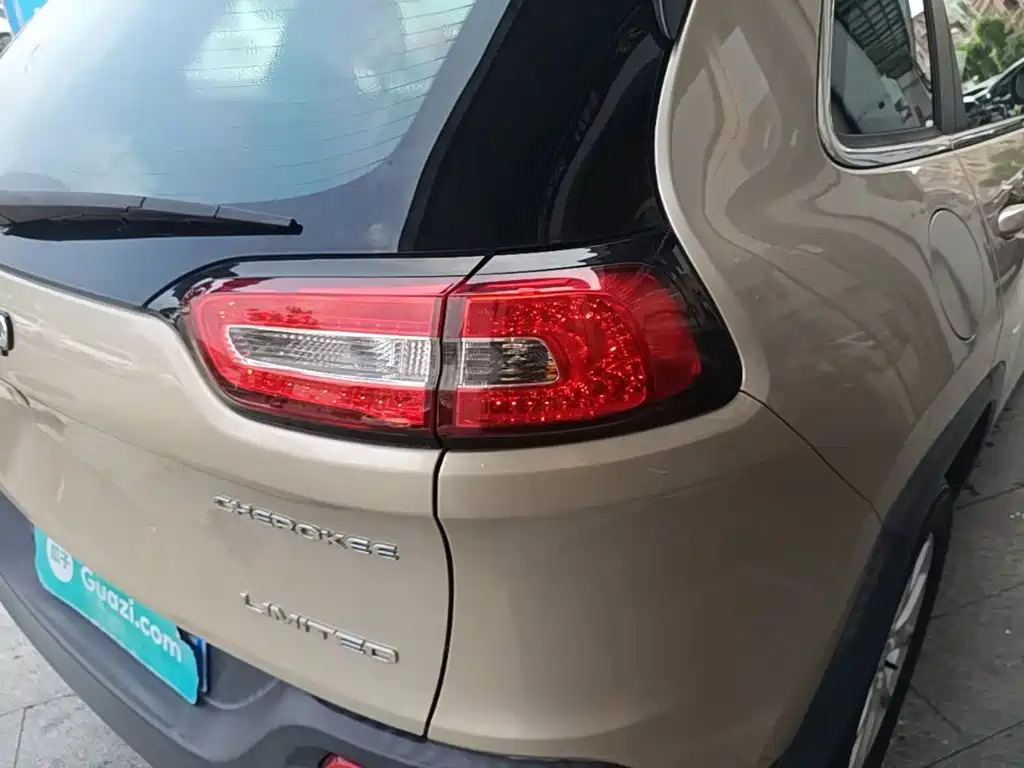 Jeep Cherokee — миниатюра 8