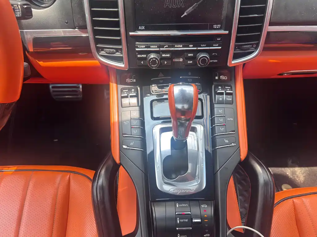 Porsche Cayenne — миниатюра 16