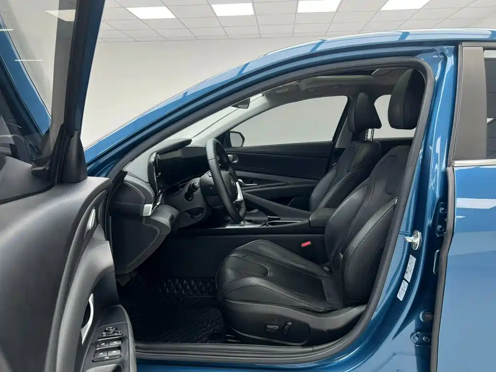 Hyundai Elantra — миниатюра 13