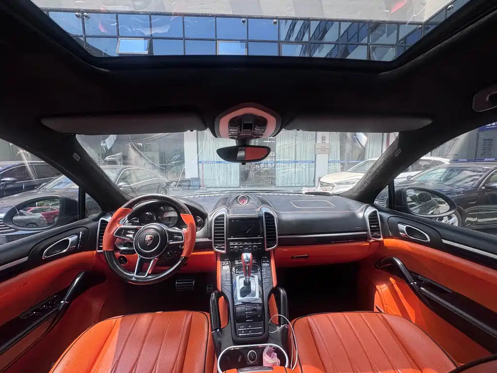 Porsche Cayenne — миниатюра 13
