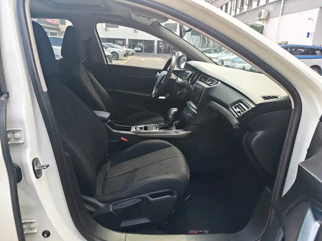 Peugeot 408 — миниатюра 12