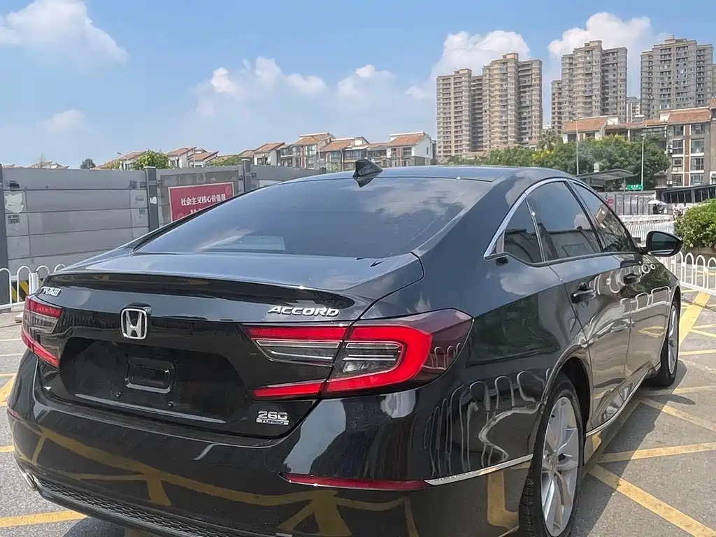 Honda Accord — миниатюра 9