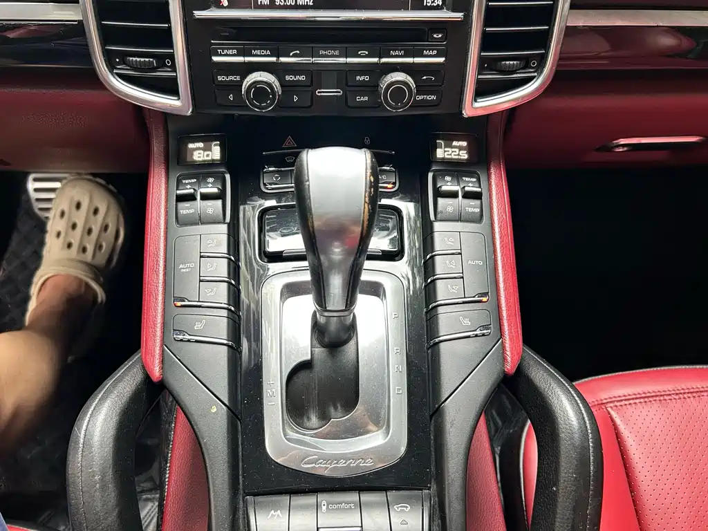 Porsche Cayenne — миниатюра 9