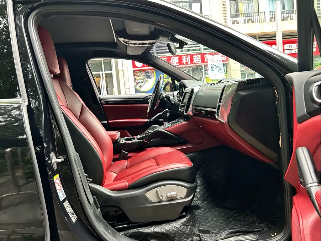 Porsche Cayenne — миниатюра 6