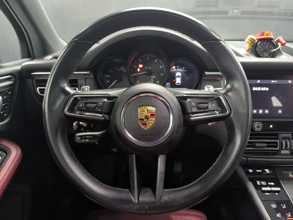 Porsche Macan — миниатюра 7