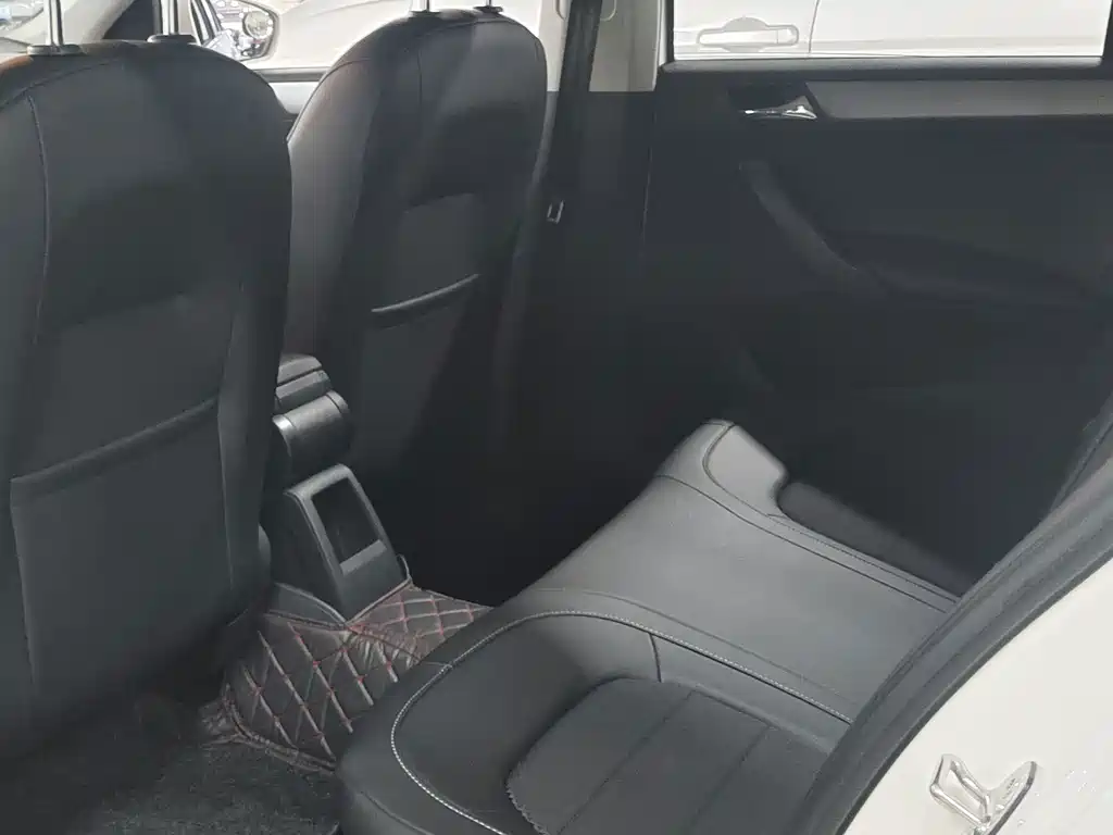 Skoda Rapid Spaceback — миниатюра 7