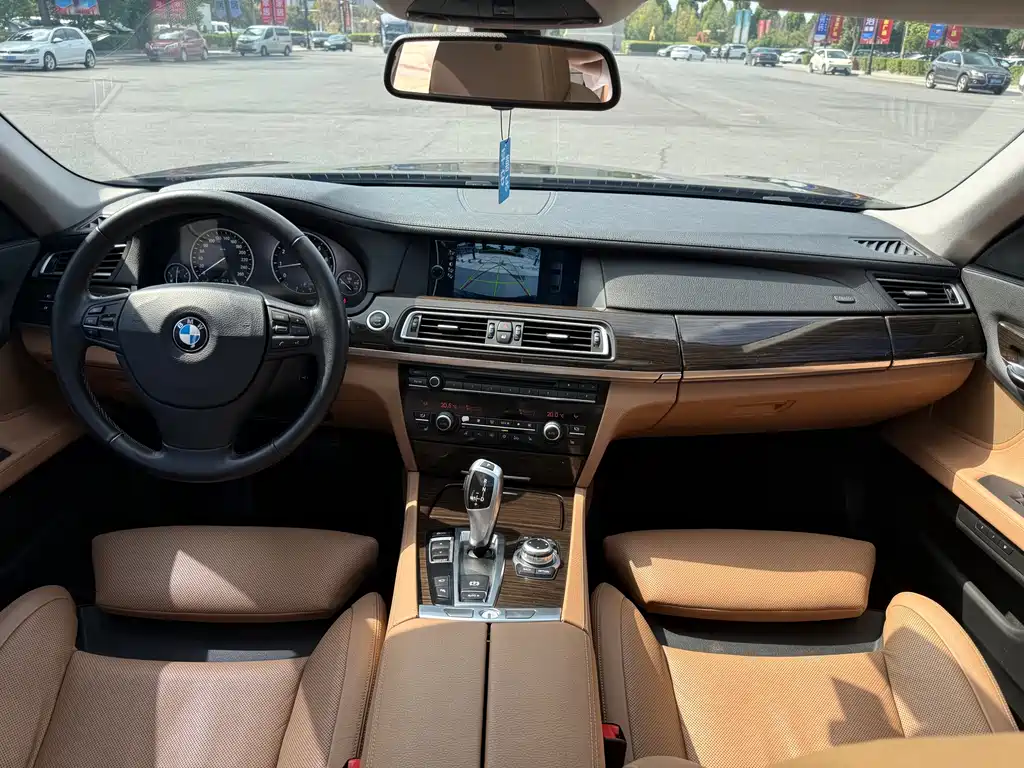 BMW 7 Series — миниатюра 6
