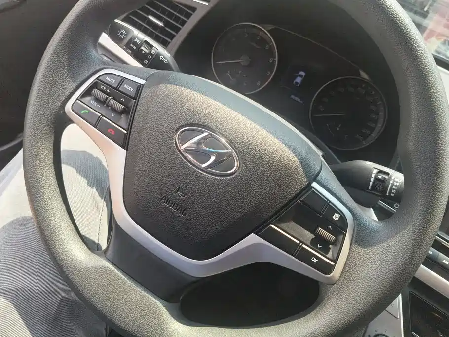 Hyundai Elantra — миниатюра 15