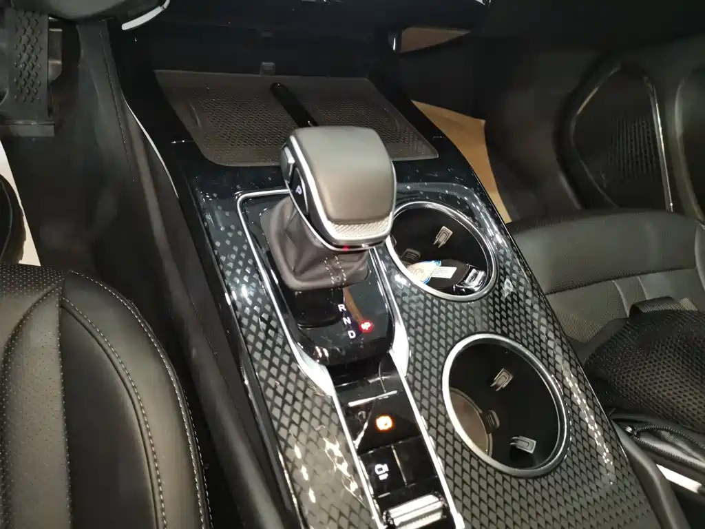 Hongqi HS3 PHEV 2024 115km