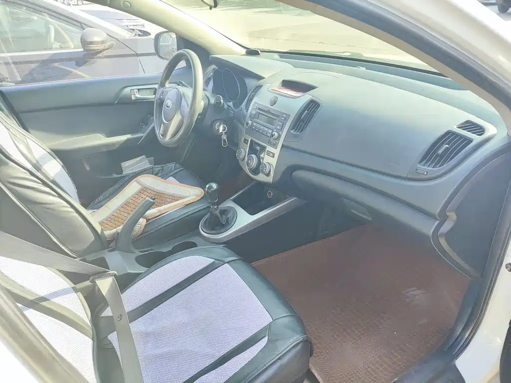 Kia Forte 2012 1.6L MT GLS
