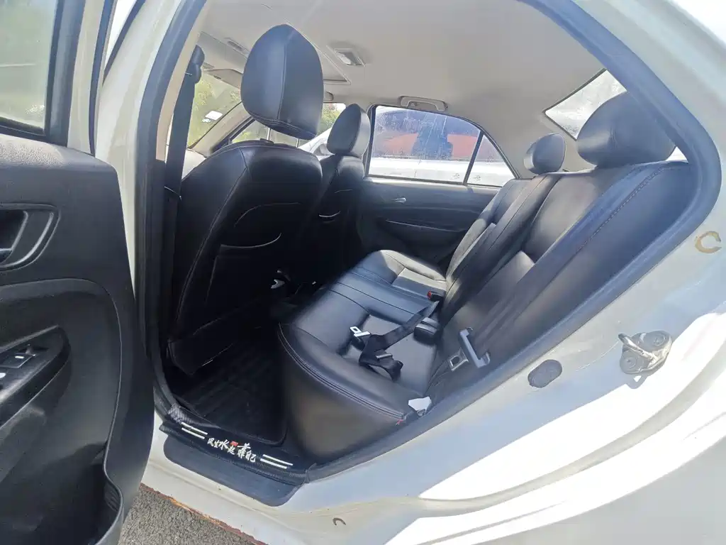 Geely King Kong — миниатюра 8