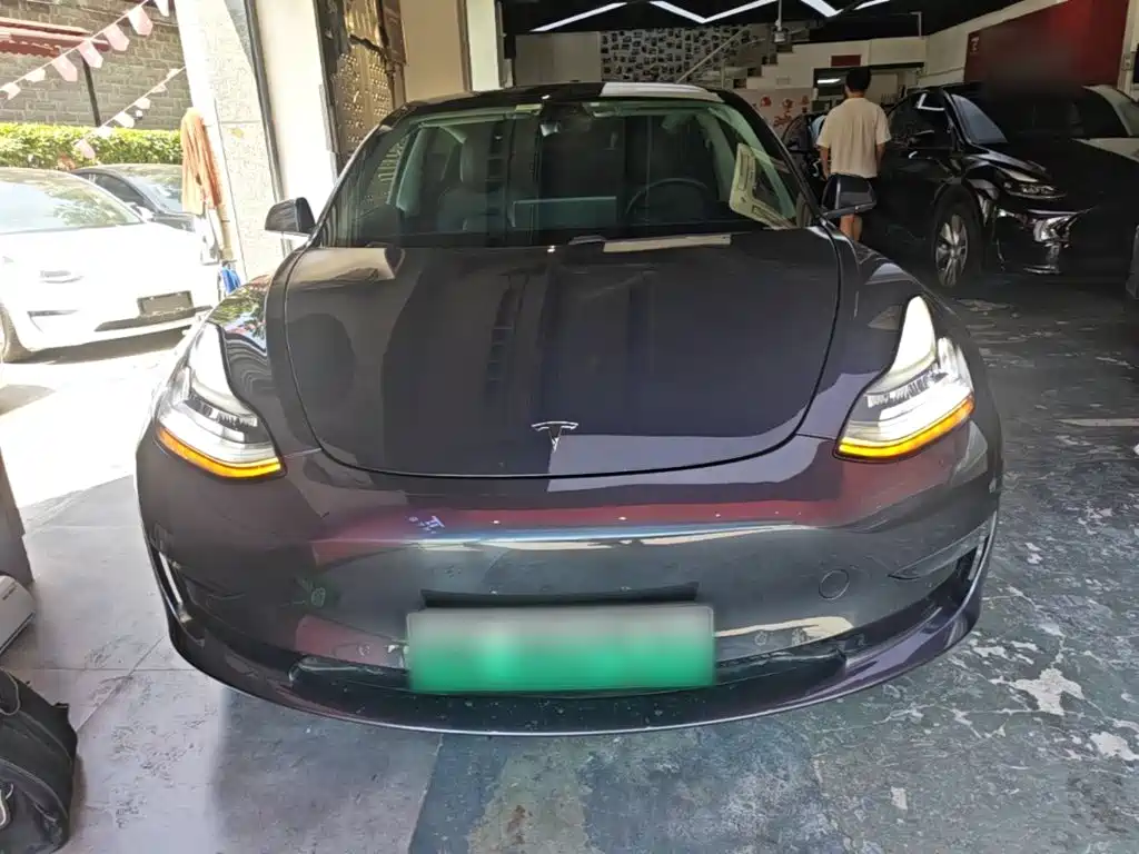 Tesla Model 3 — миниатюра 3