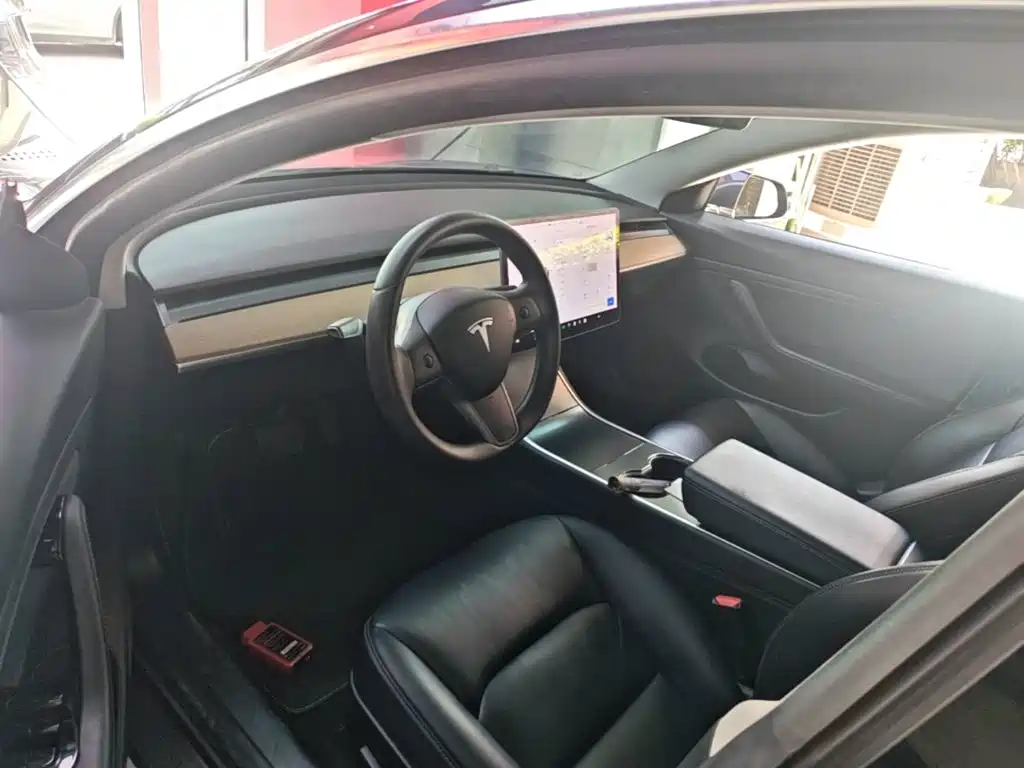 Tesla Model 3 — миниатюра 16