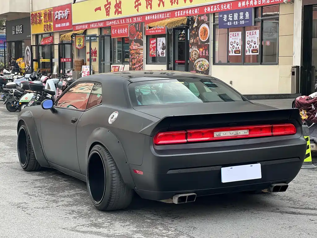 Dodge Challenger 2011 6.4L MT