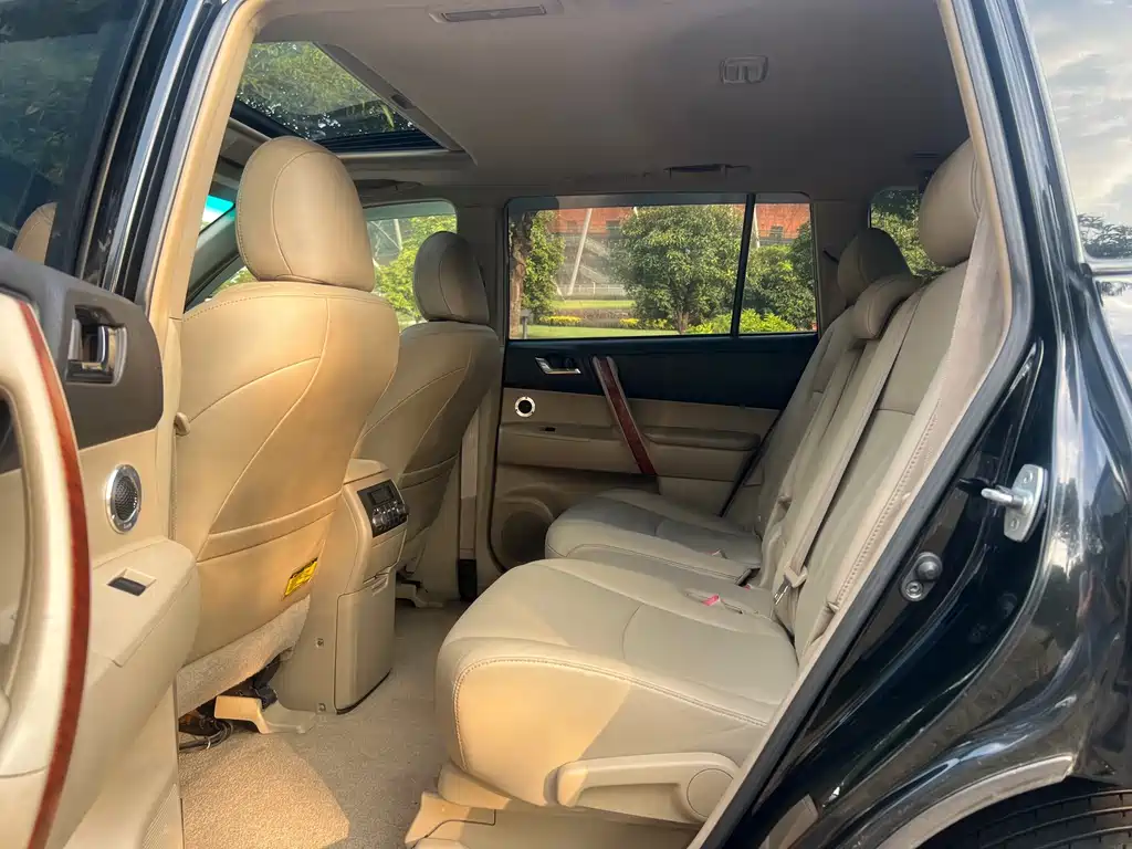 Toyota Highlander (Import) — миниатюра 13