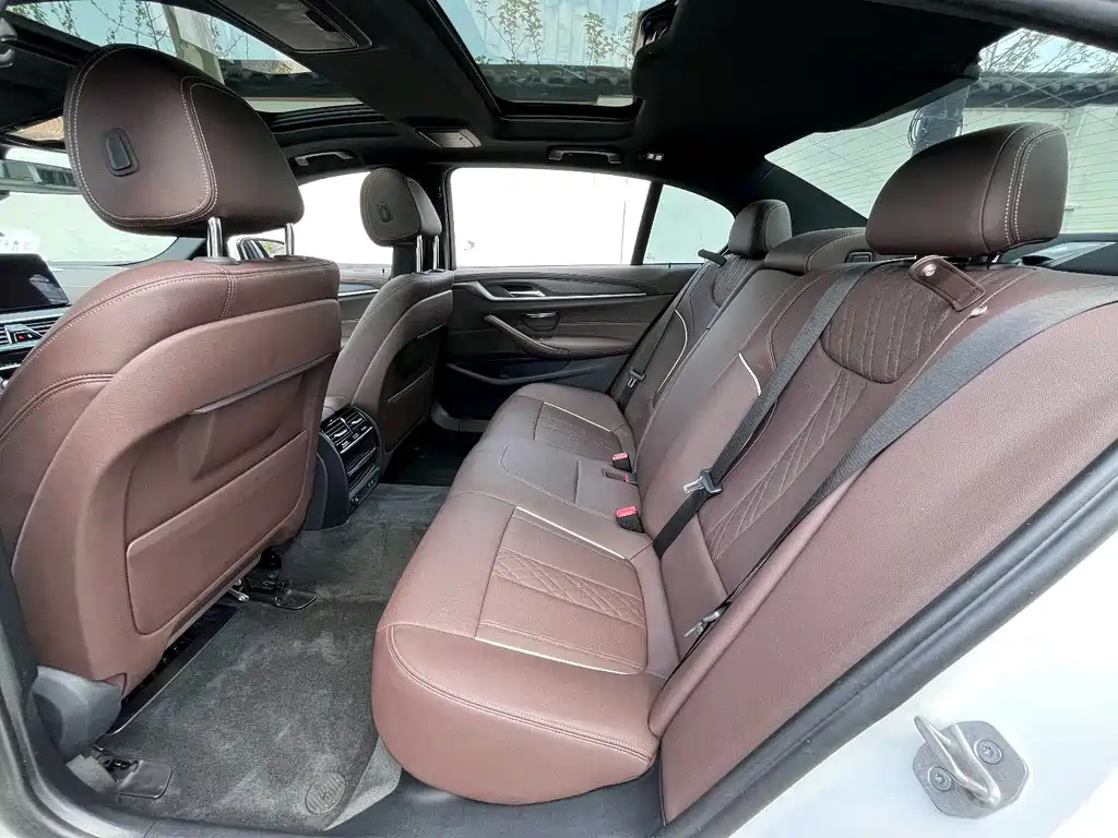 BMW 5 Series — миниатюра 14