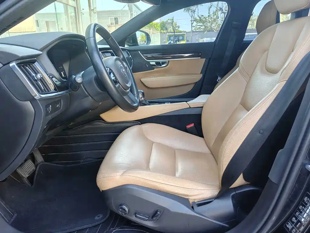 Volvo S90 — миниатюра 10