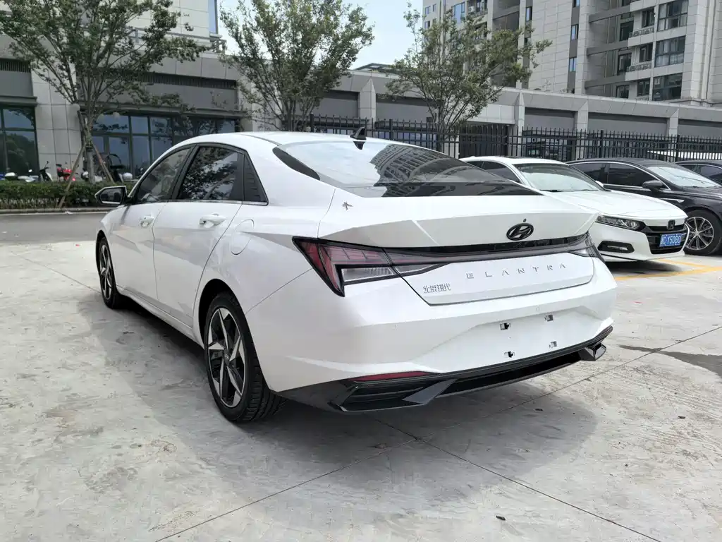 Hyundai Elantra — миниатюра 3