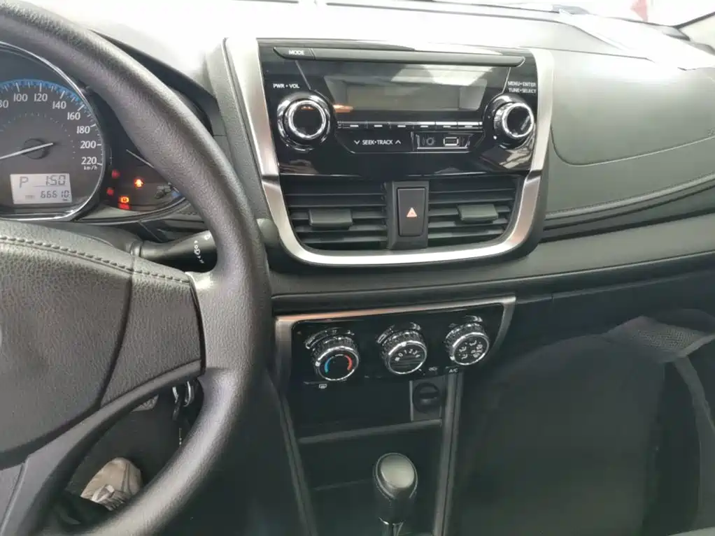 Toyota Yaris L — миниатюра 13