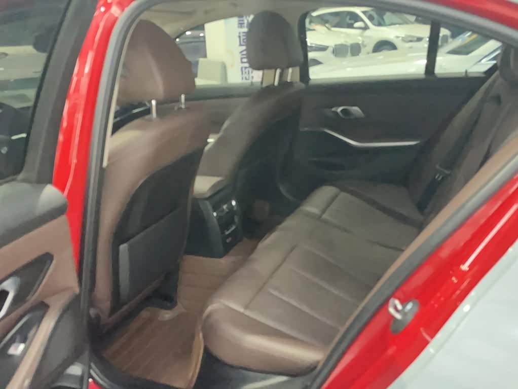 BMW 3 Series 2.0 л 2022 г. Серебристо-серый, пробег 40300 км