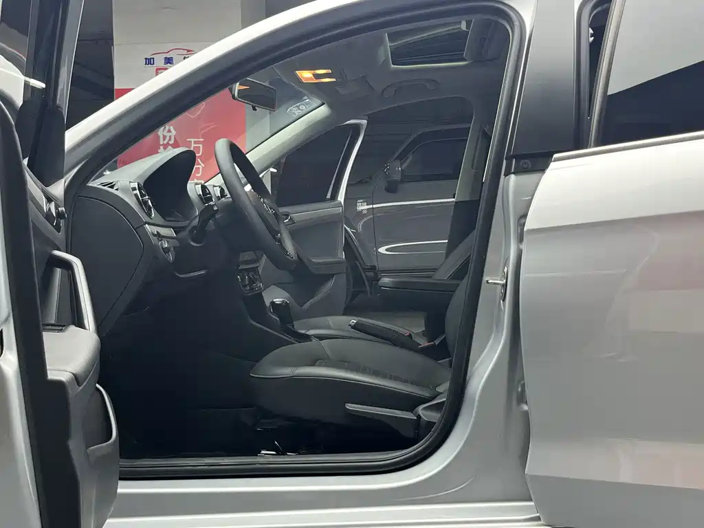 Volkswagen Jetta — миниатюра 7