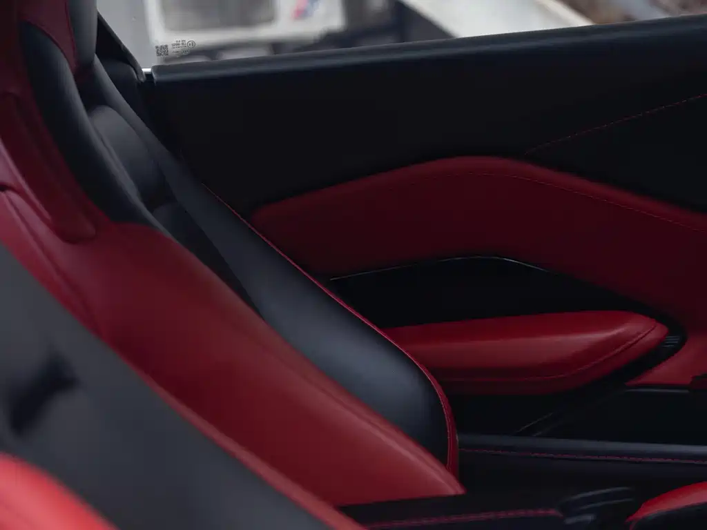 Aston Martin V8 Vantage — миниатюра 19