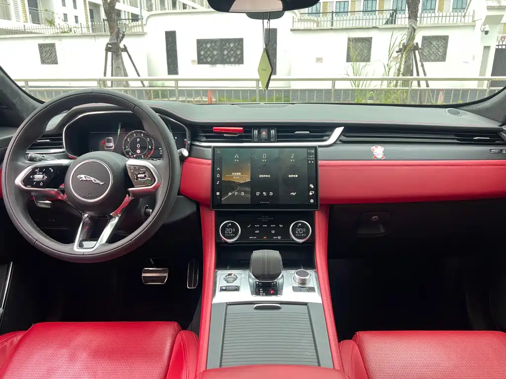 Jaguar F-PACE — миниатюра 9