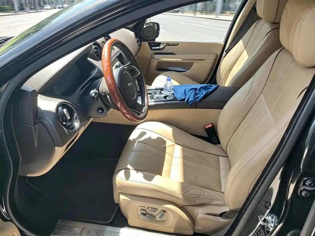 Jaguar XJ — миниатюра 3