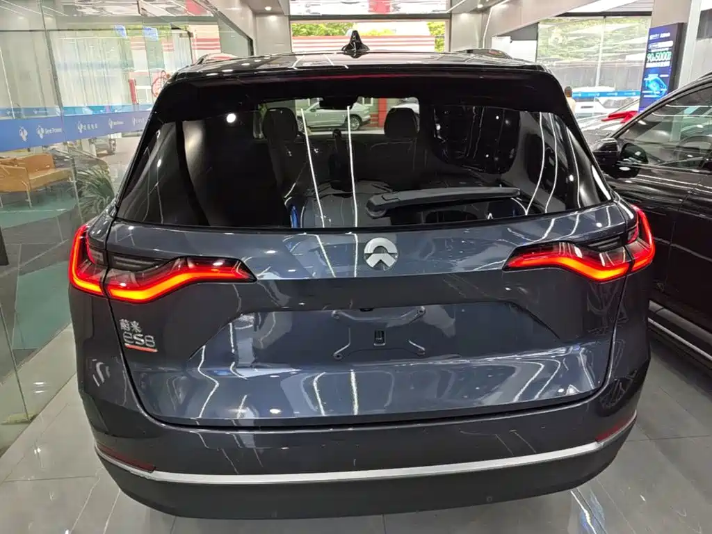 NIO ES8 2020 415KM мест