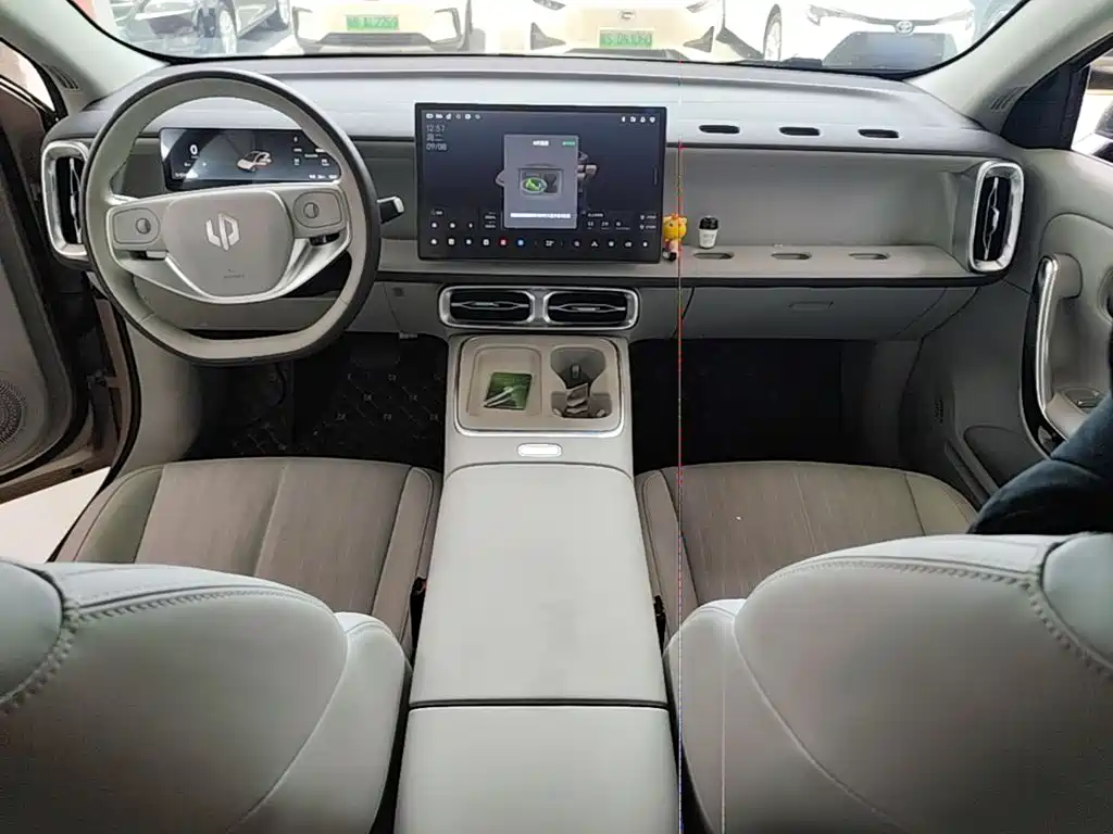 Leapmotor Leapmotor B01 — миниатюра 10