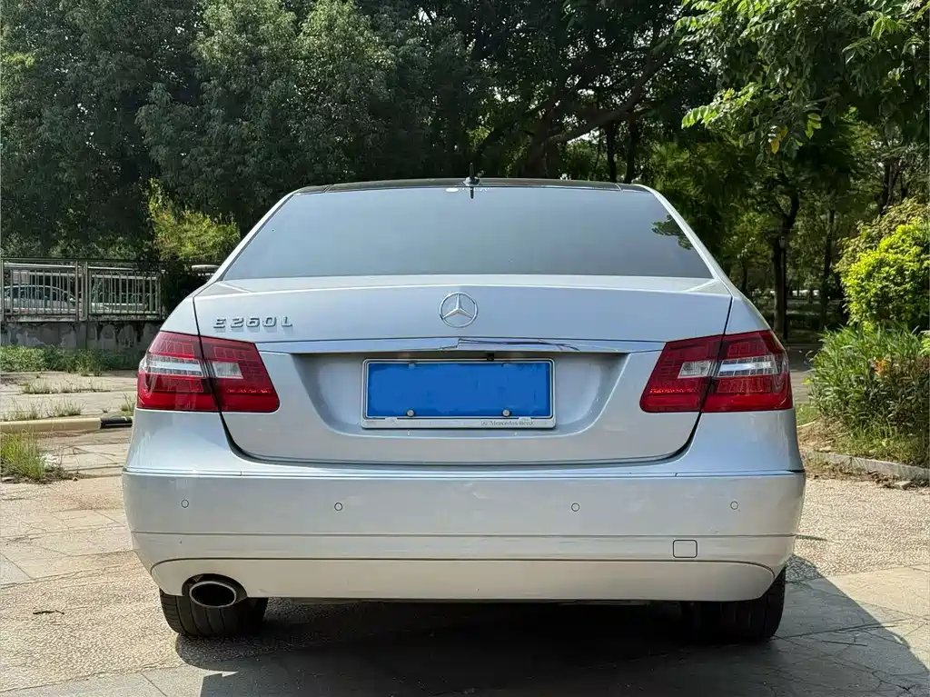 Mercedes-Benz E-Class — миниатюра 8
