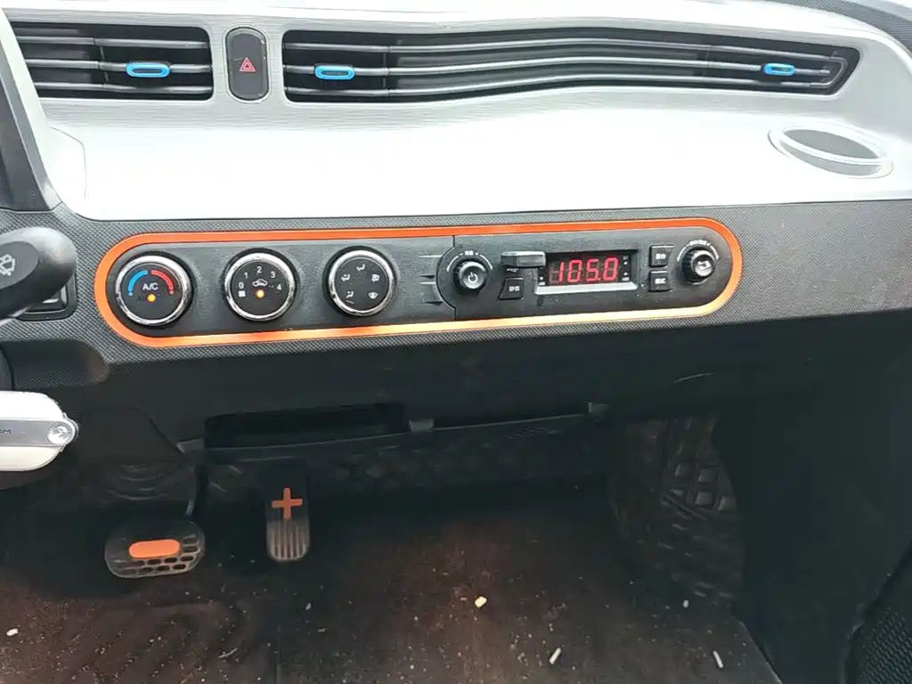 Wuling MINIEV — миниатюра 13