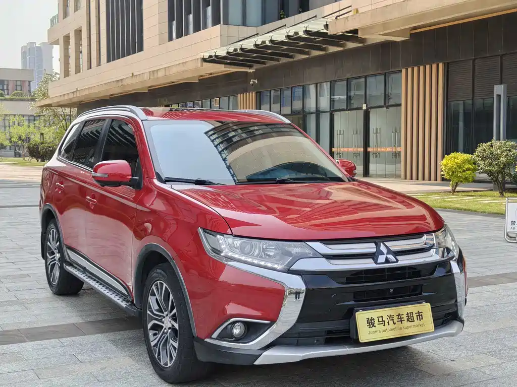 MITSUBISHI OUTLANDER