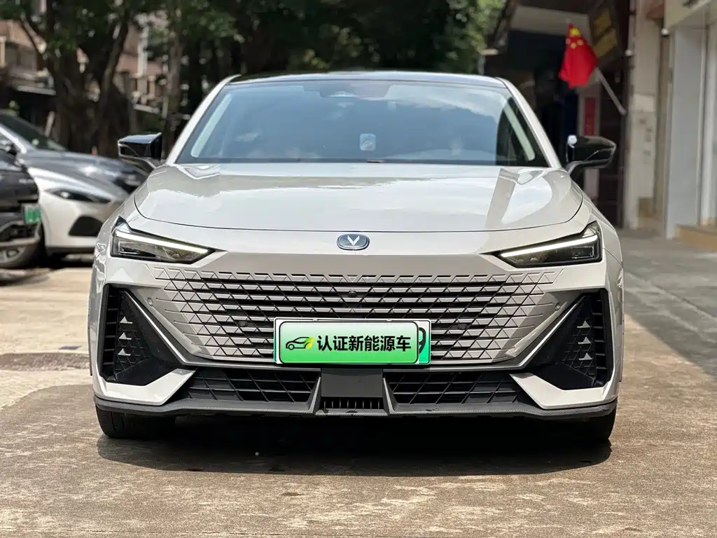Changan UNI-V iDD — миниатюра 2