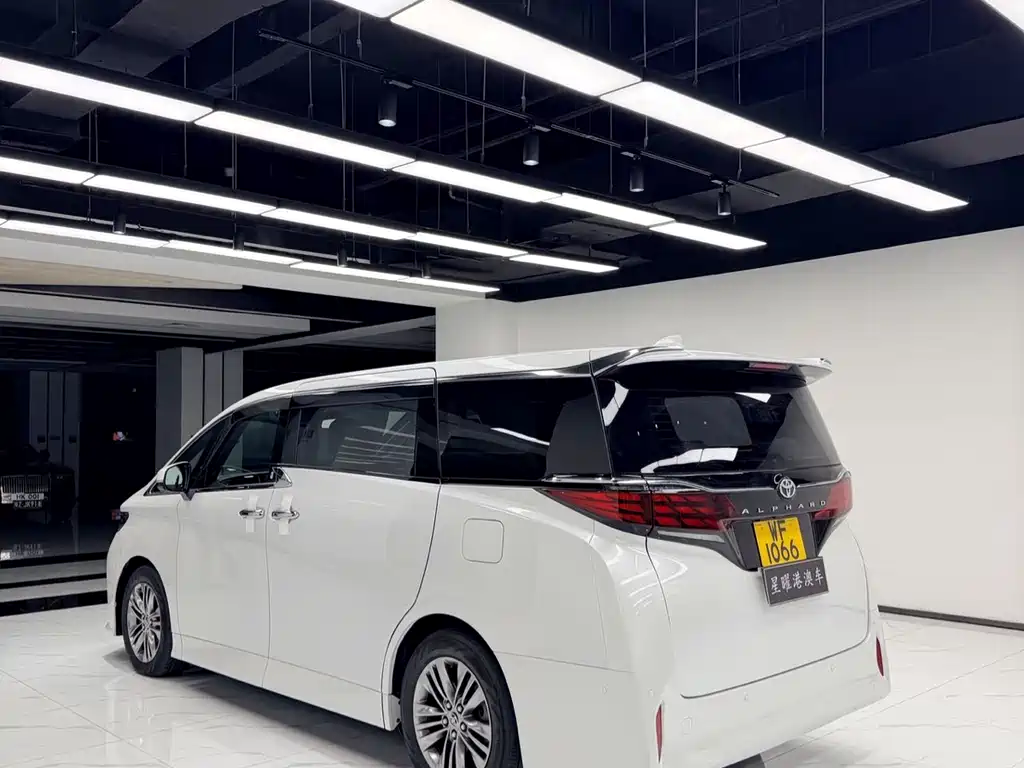 Toyota Alphard - фото 9