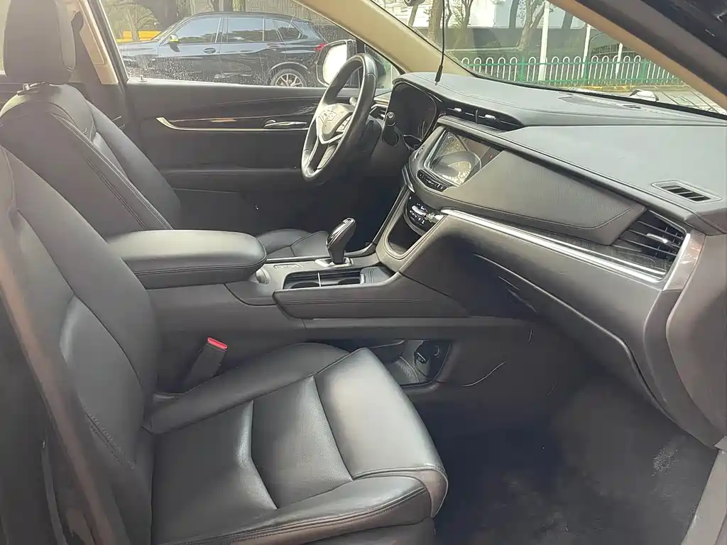 Cadillac XT5 — миниатюра 6