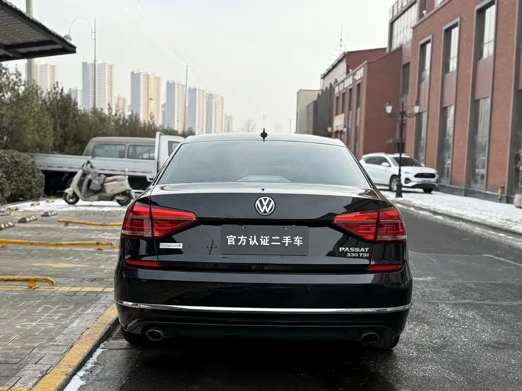VOLKSWAGEN PASSAT