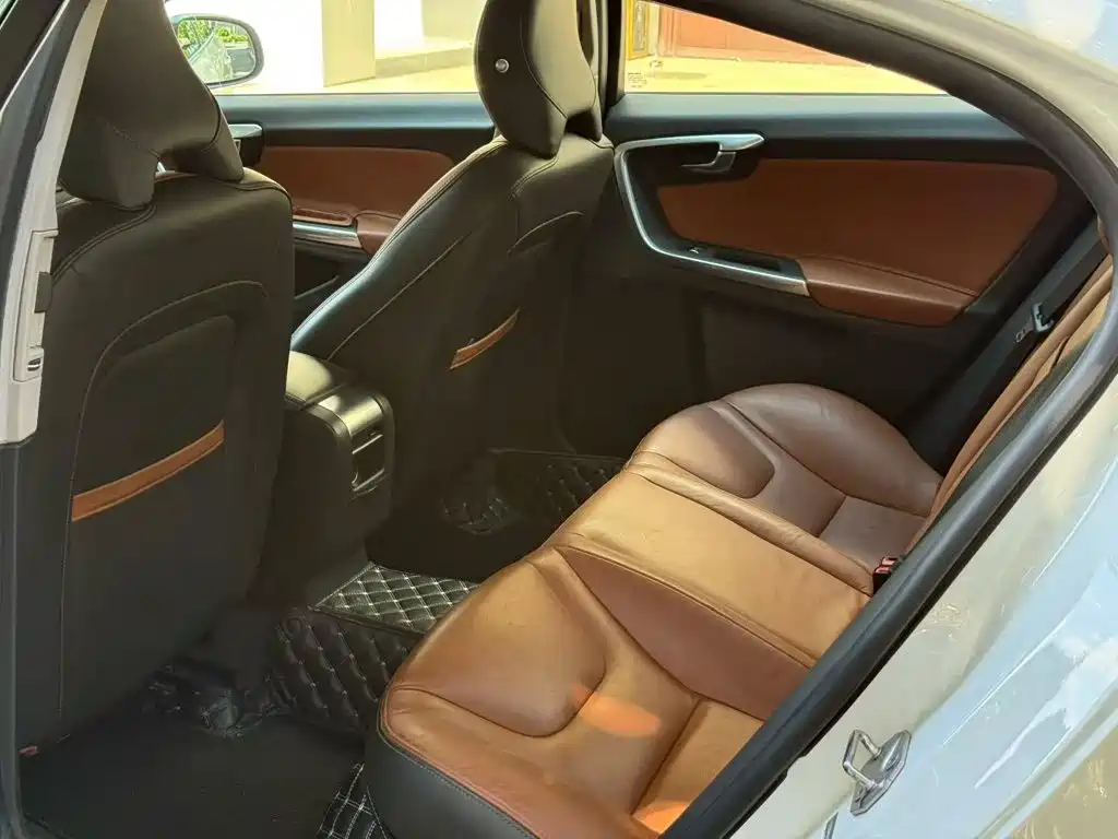 Volvo S60 — миниатюра 6