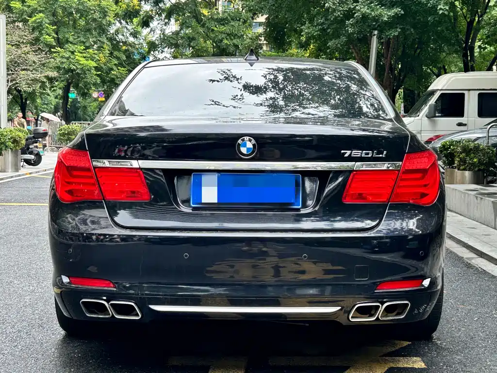 BMW 7 Series — миниатюра 5