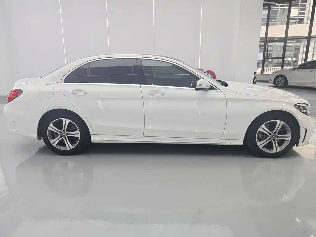 Mercedes-Benz C-Class — миниатюра 4