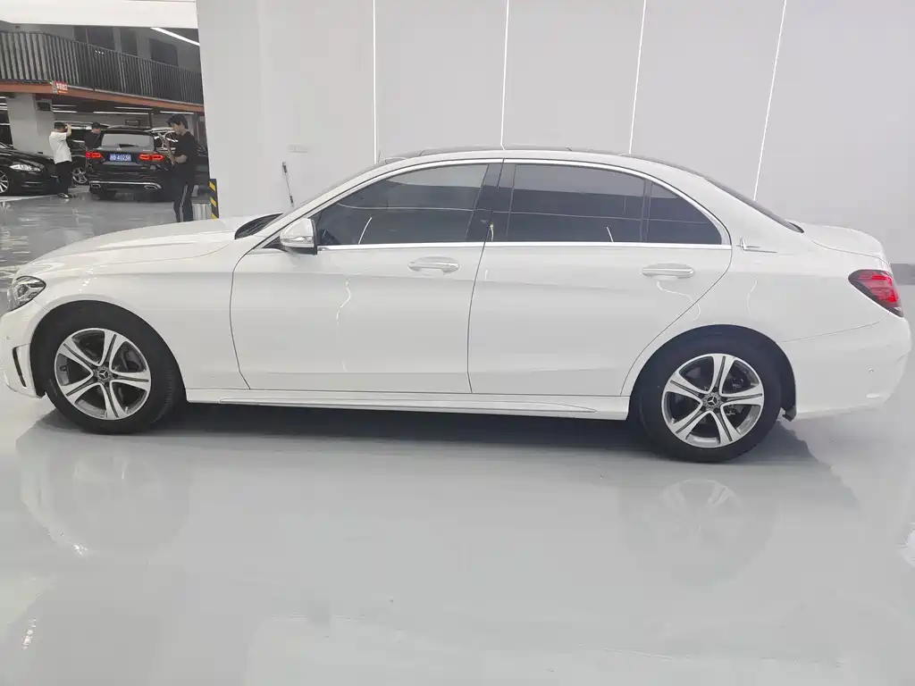 Mercedes-Benz C-Class — миниатюра 7
