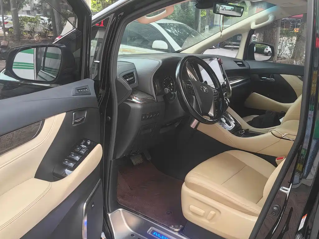 Toyota Alphard 2020 2.5L Luxury
