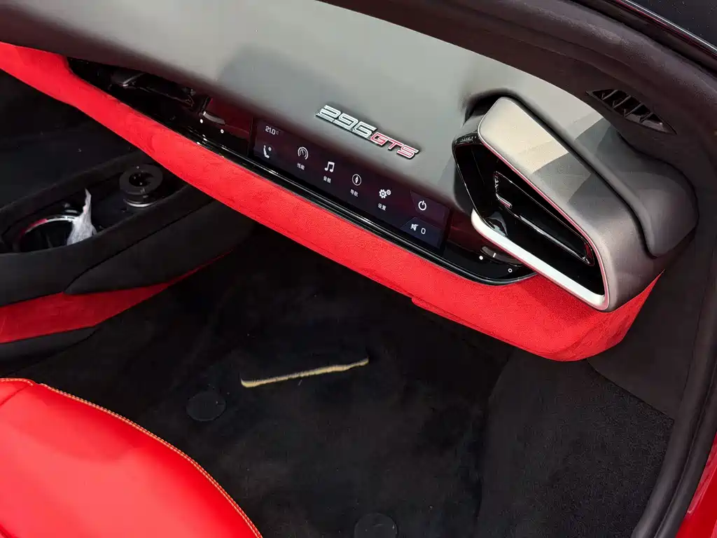 Ferrari 296 3.0T V6 GTS, фото 6