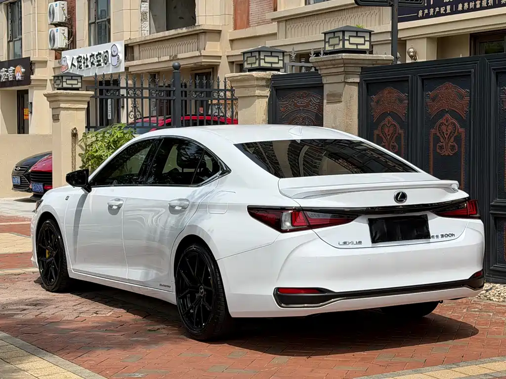 Lexus ES — миниатюра 7
