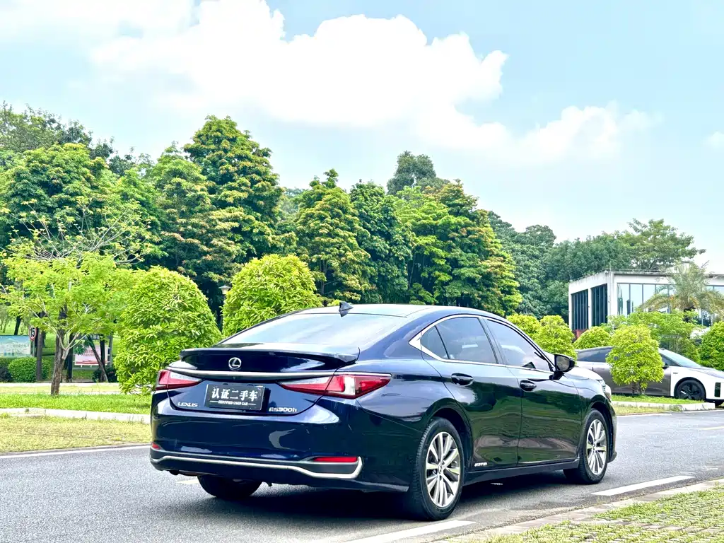 Lexus ES — миниатюра 8