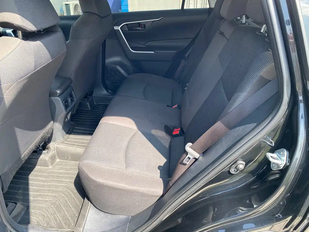 Toyota RAV4 — миниатюра 6