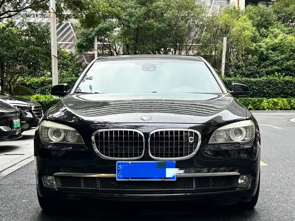 BMW 7 Series — миниатюра 2
